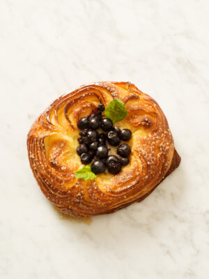 Kavlad brioche med Blåbär och vanilj